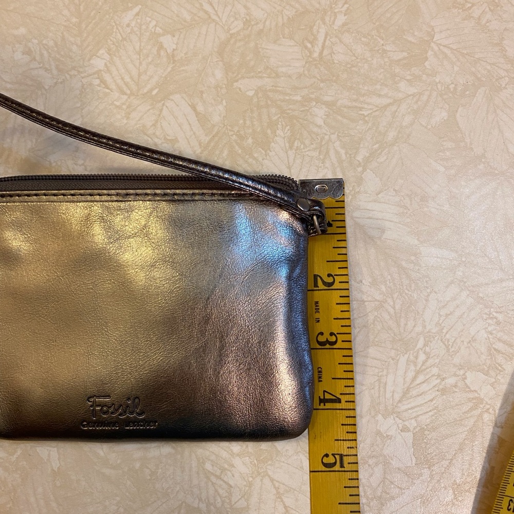Pewter Fossil Leather Wristlet/Wallat. Removable strap. - Picture 6 of 6